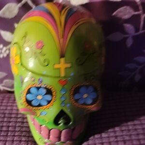 Skull storage box green.